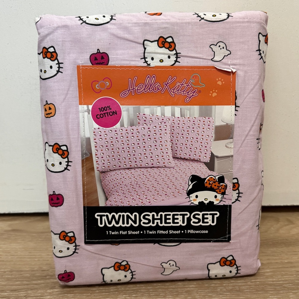 Hello Kitty Halloween Twin Sheet Set